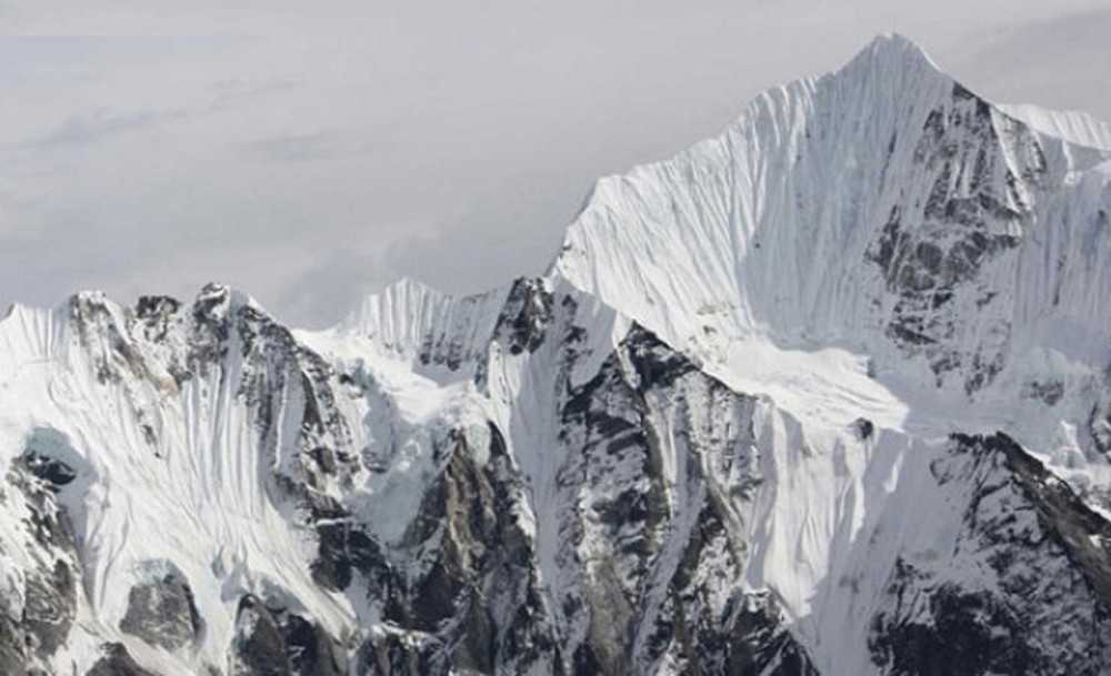 Langsisa Ri Peak Climbing